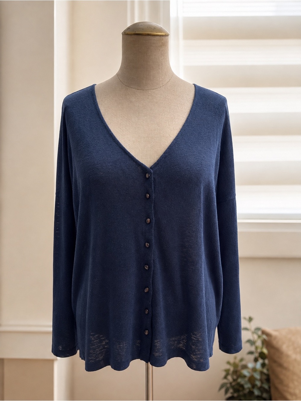 Navy V-Neck Button Cardigan Des petits hauts 100% linen